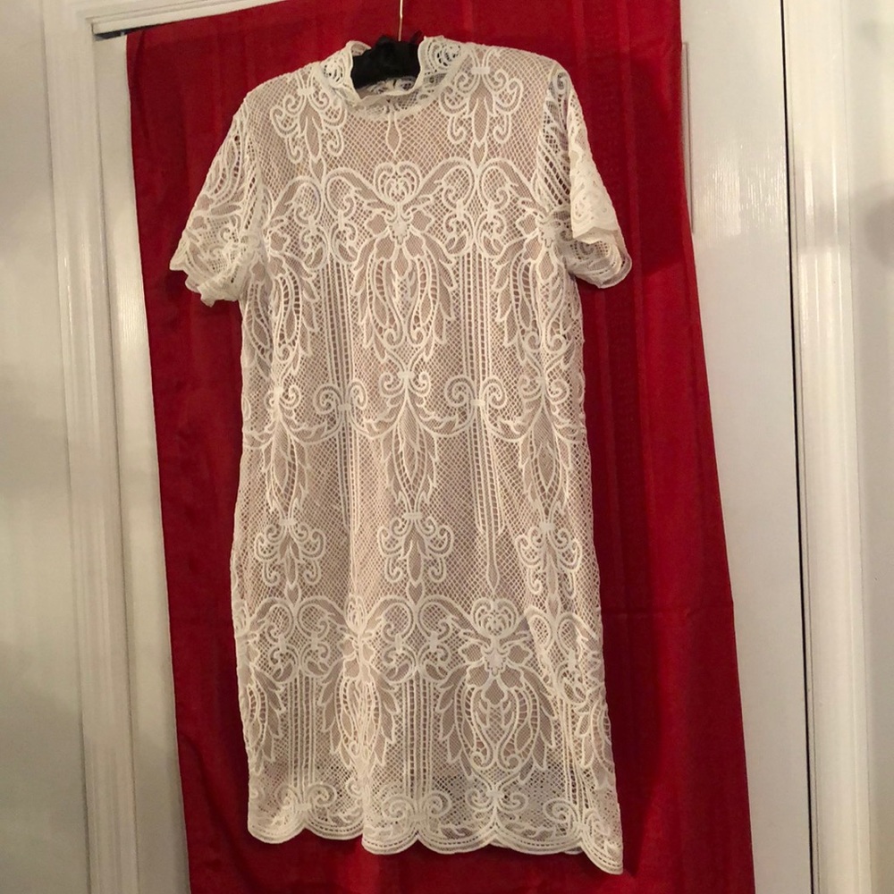 Elegant Lace Dress with Lining
